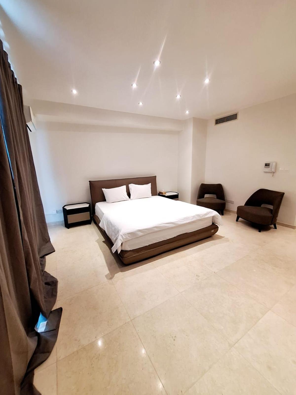 Aphrodite Plaza Larnaca Exterior photo